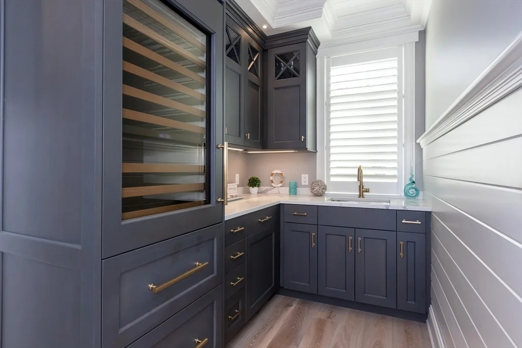 4 bed, 4+ bath apartment for rent at 25 Cushing Ave, Crow Point — photo 11 of 32