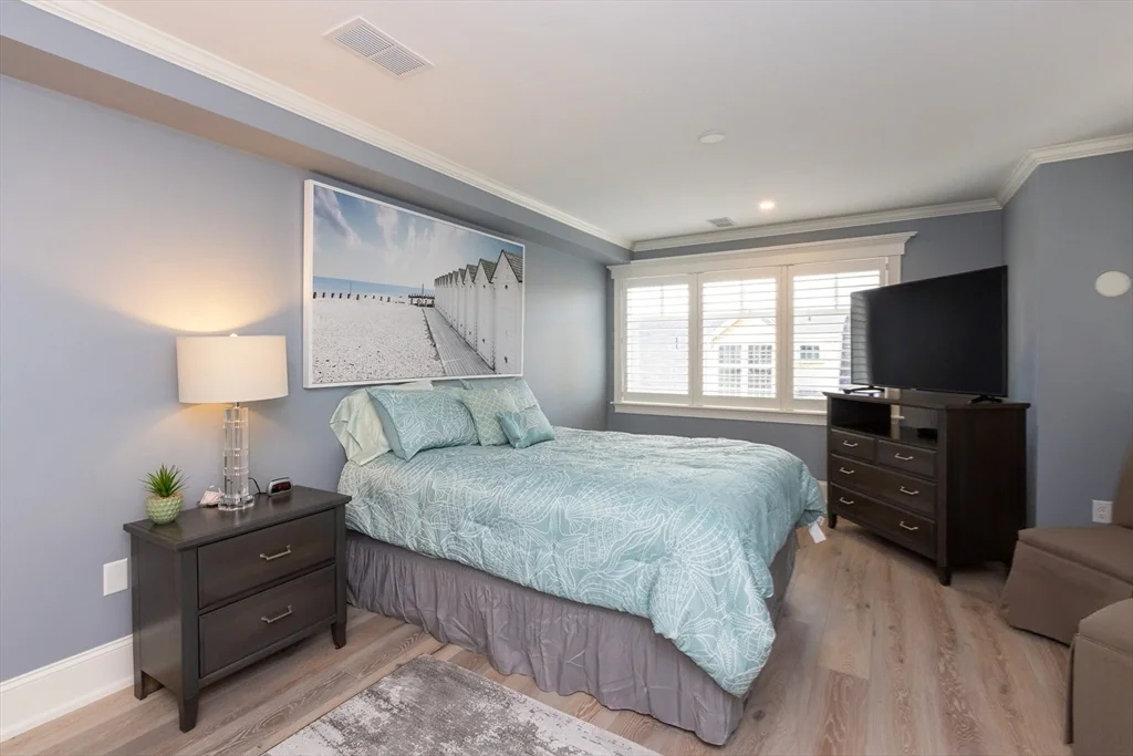 4 bed, 4+ bath apartment for rent at 25 Cushing Ave, Crow Point — photo 20 of 32