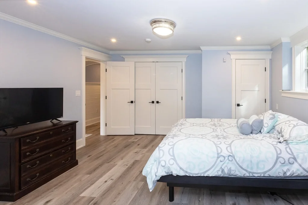 4 bed, 4+ bath apartment for rent at 25 Cushing Ave, Crow Point — photo 26 of 32