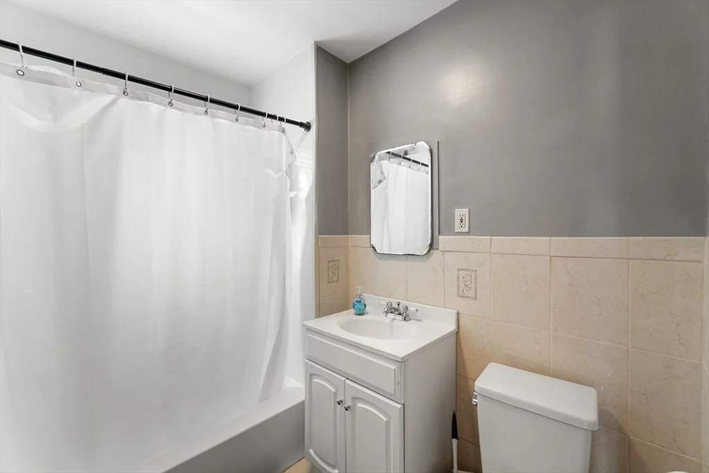 2 bed, 1 bath apartment for rent at 25 Dartmouth St Unit 2, East Watertown — photo 11 of 17