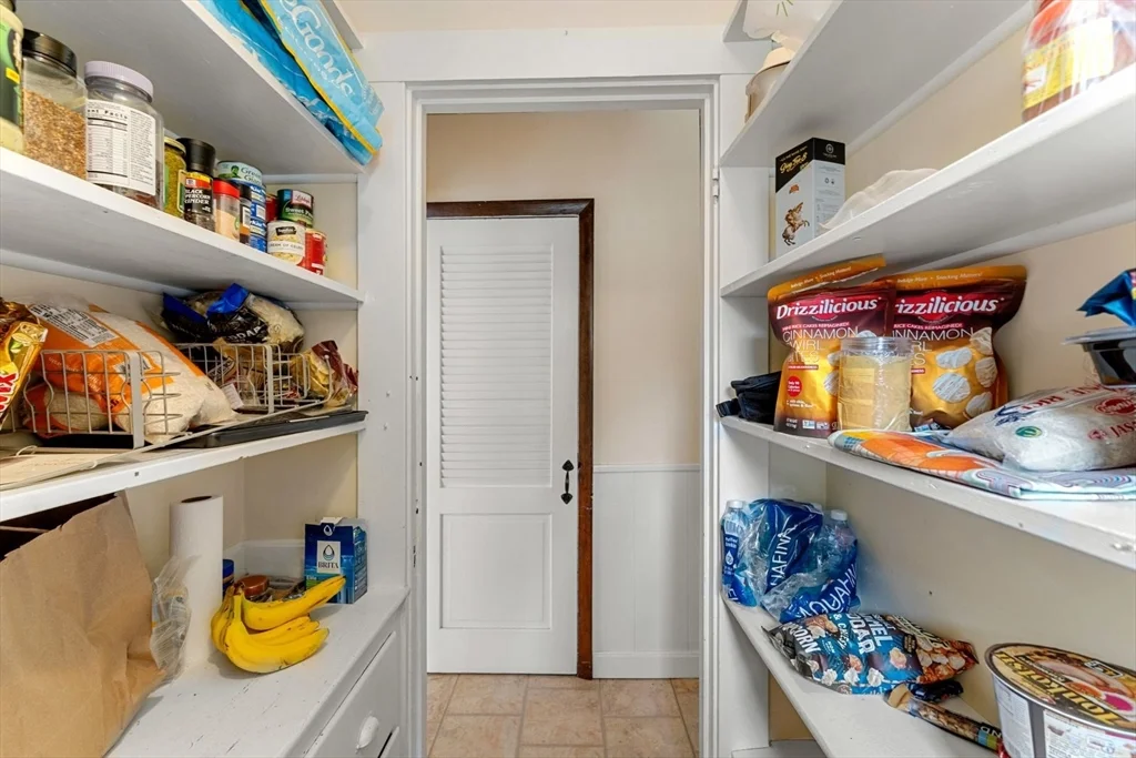 2 bed, 1 bath apartment for rent at 25 Dartmouth St Unit 2, East Watertown — photo 9 of 17