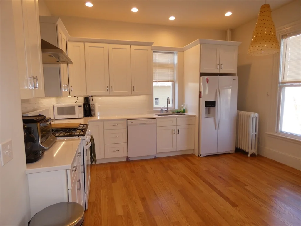 6 bed, 3 bath apartment for rent at 25 Davis Ave Unit 2, Brookline Village — photo 3 of 30