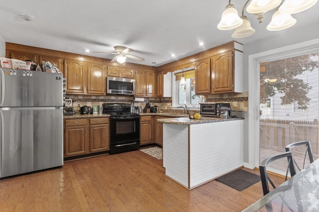 2 bed, 1 bath apartment for rent at 25 Eagan Pl Unit 25, Peabody — photo 3 of 23