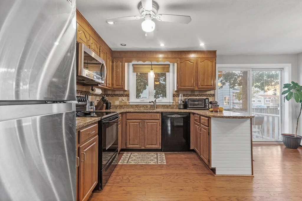 2 bed, 1 bath apartment for rent at 25 Eagan Pl Unit 25, Peabody — photo 2 of 23