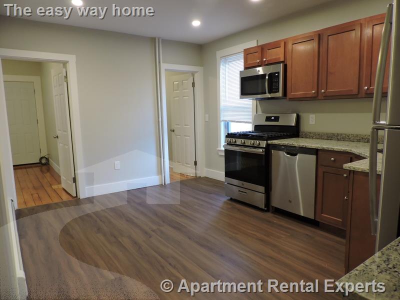 2 bed, 1 bath apartment for rent at 25 Elmer St Unit 1, Riverside — photo 3 of 12