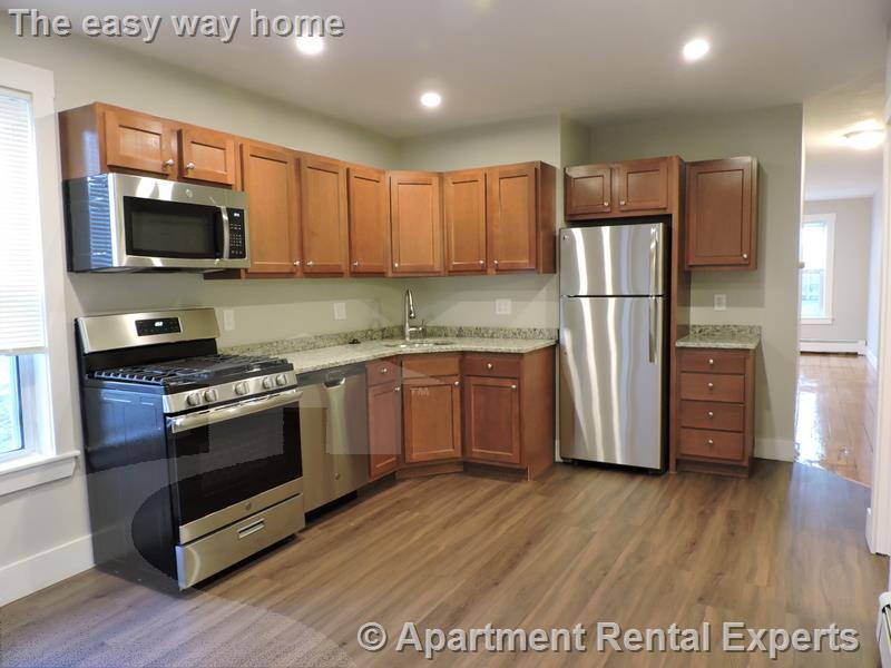 2 bed, 1 bath apartment for rent at 25 Elmer St Unit 1, Riverside