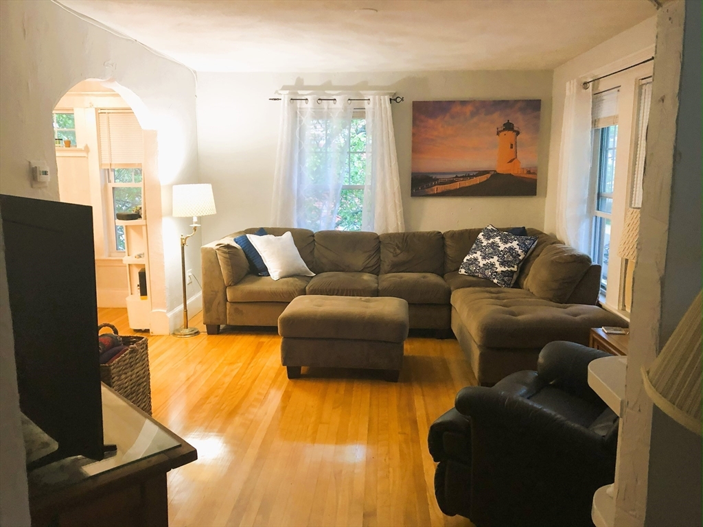 2 bed, 1 bath apartment for rent at 25 Emerald St Unit 2, Medford — photo 9 of 23