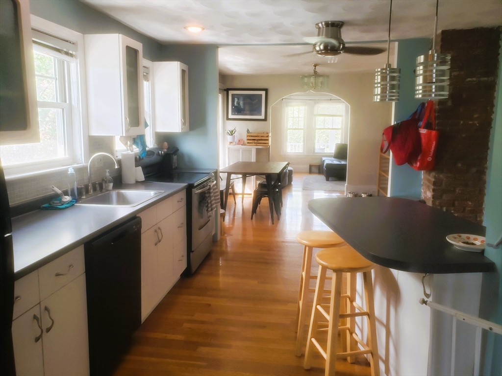2 bed, 1 bath apartment for rent at 25 Emerald St Unit 2, Medford — photo 3 of 23