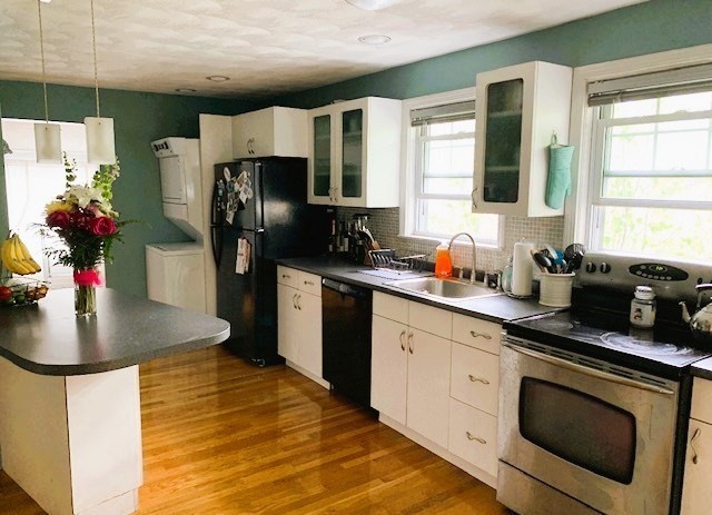 2 bed, 1 bath apartment for rent at 25 Emerald St Unit 2, Medford