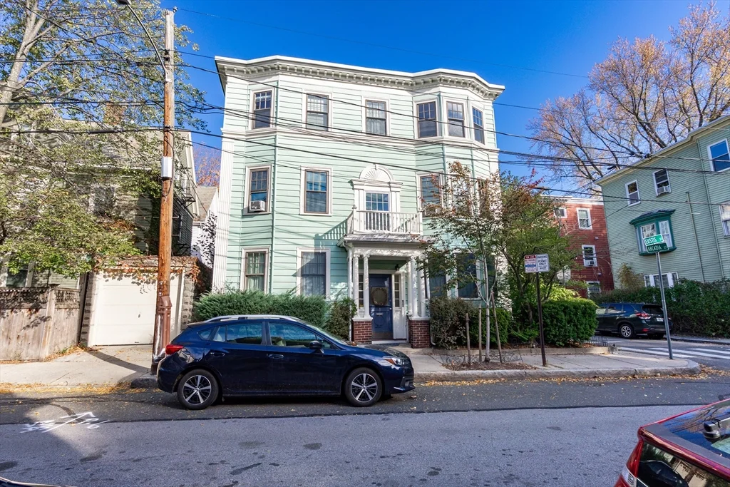 2 bed, 1 bath apartment for rent at 25 Eustis St Unit 1, Baldwin