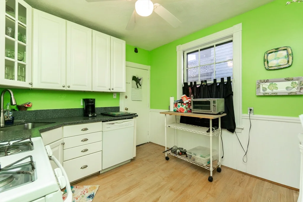 2 bed, 1 bath apartment for rent at 25 Eustis St Unit 1, Baldwin — photo 11 of 14