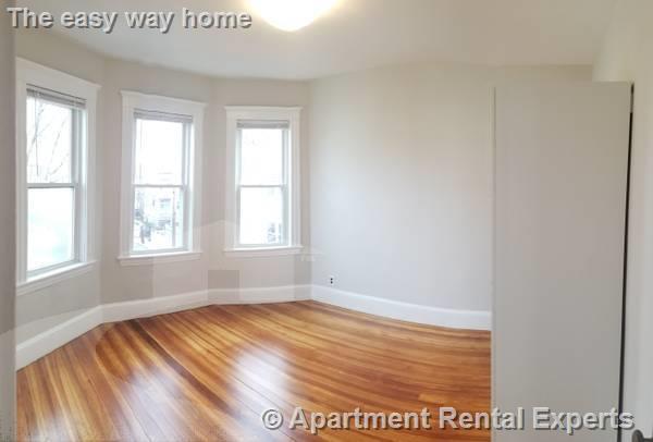 4 bed, 2 bath apartment for rent at 25 Fainwood Circle Unit 2, Inman Square — photo 2 of 7
