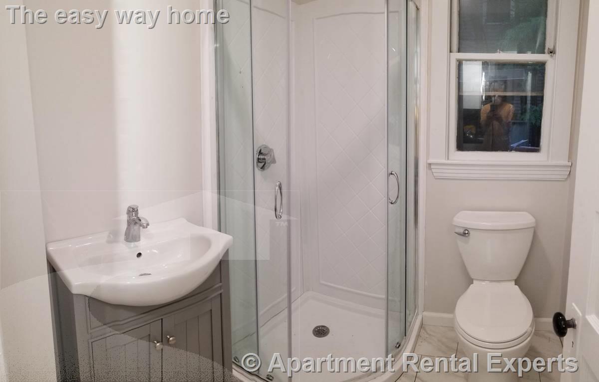 4 bed, 2 bath apartment for rent at 25 Fainwood Circle Unit 2, Inman Square — photo 4 of 7
