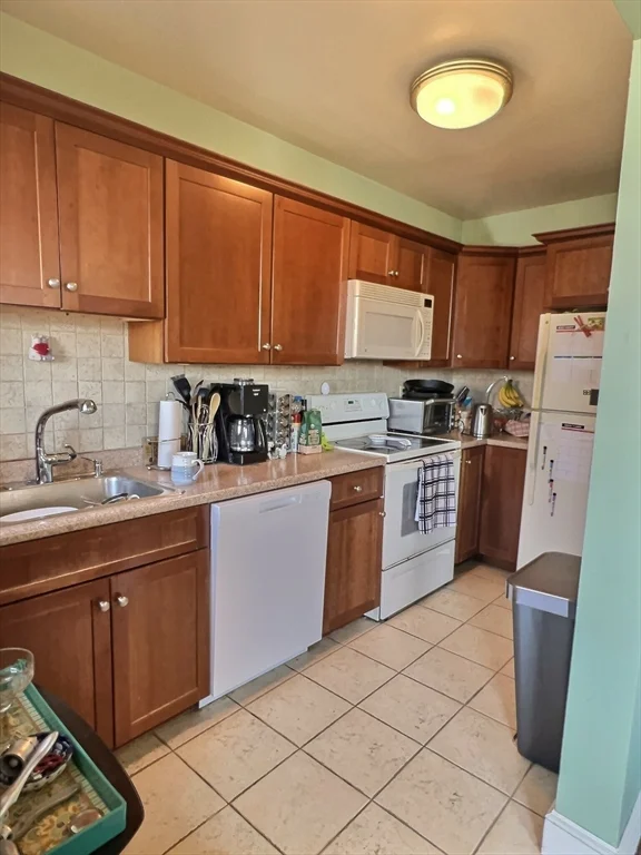 1 bed, 1 bath apartment for rent at 25 Garrison Rd Unit 1R, Aspinwall Hill — photo 1 of 5