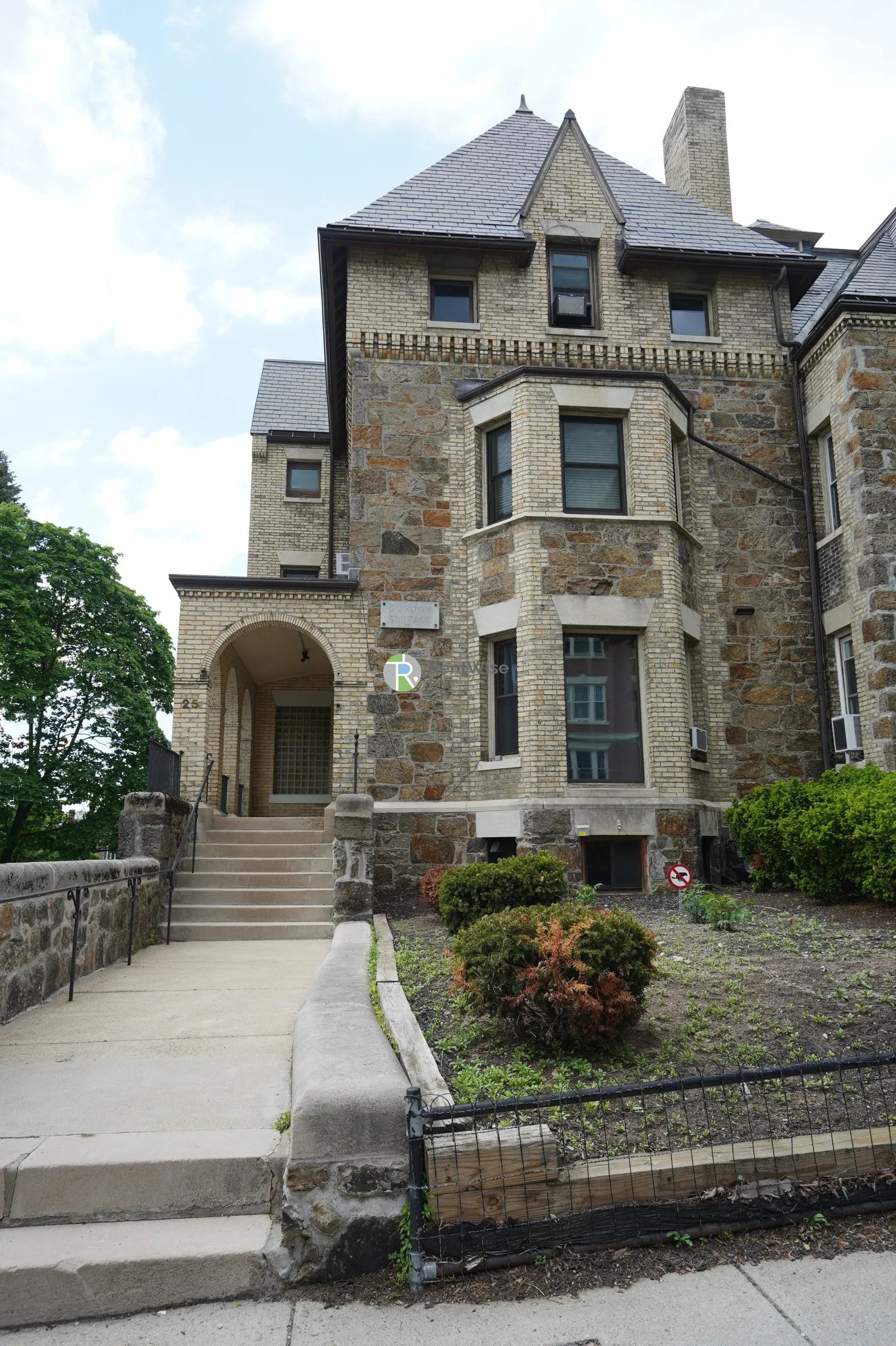 1 bed, 1 bath apartment for rent at 25 Garrison Rd Unit 4, Aspinwall Hill — photo 3 of 5