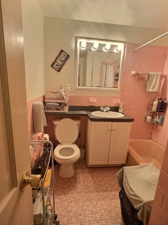 Studio bed, 1 bath apartment for rent at 25 Garrison Unit 1F, Brookline — photo 4 of 4