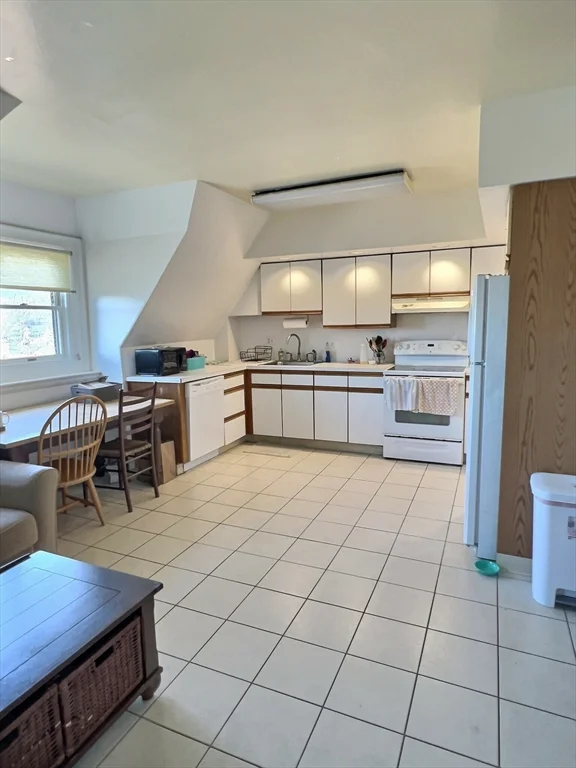 2 bed, 1 bath apartment for rent at 25 Garrison Unit 3, Washington Square