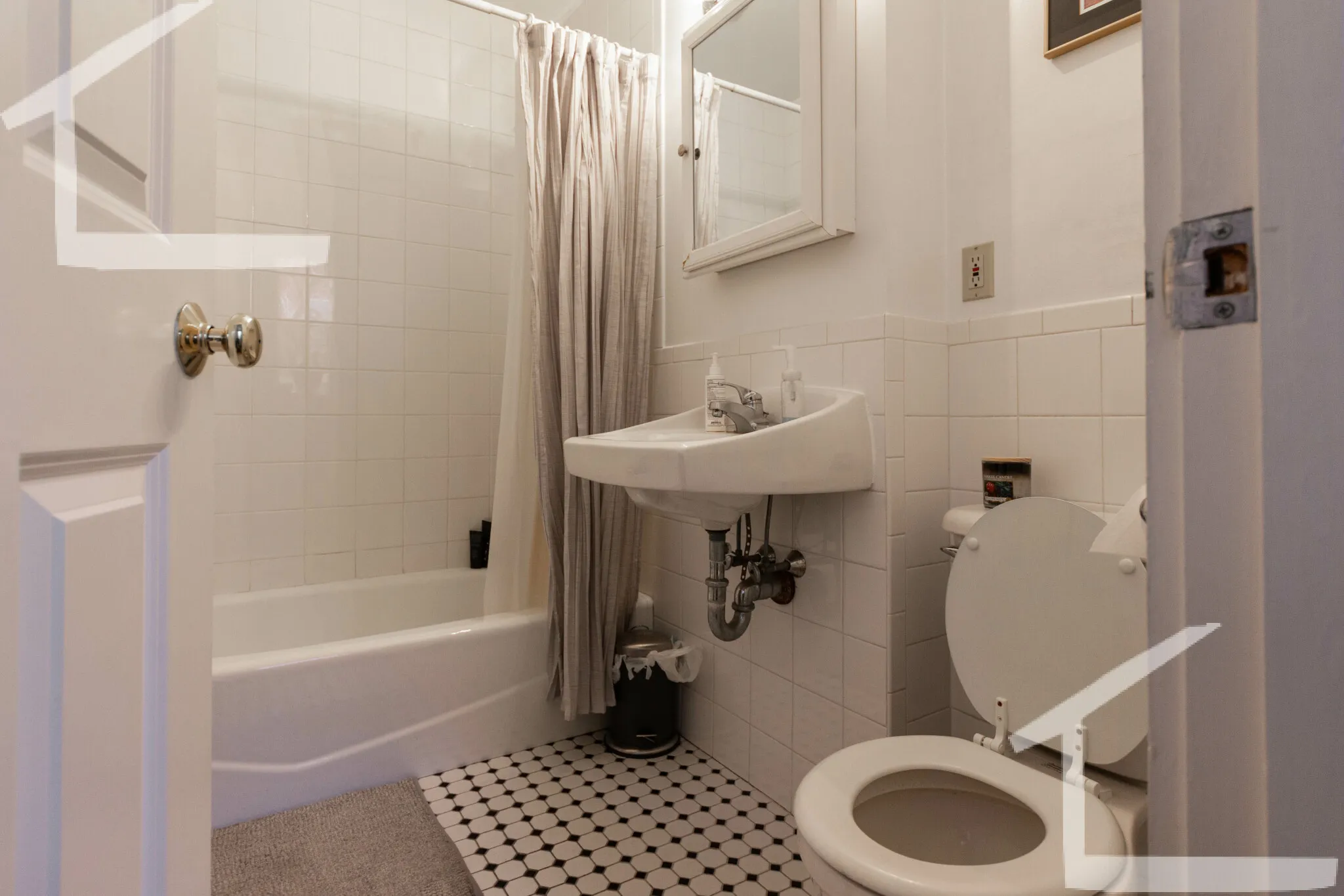 2 bed, 1 bath apartment for rent at 25 Glenville Ave Unit 1, Allston — photo 6 of 6
