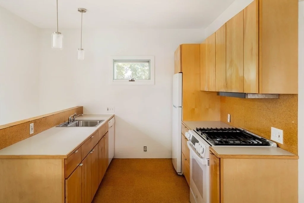 3 bed, 1 bath apartment for rent at 25 Granite St Unit 2, Cambridgeport — photo 10 of 21