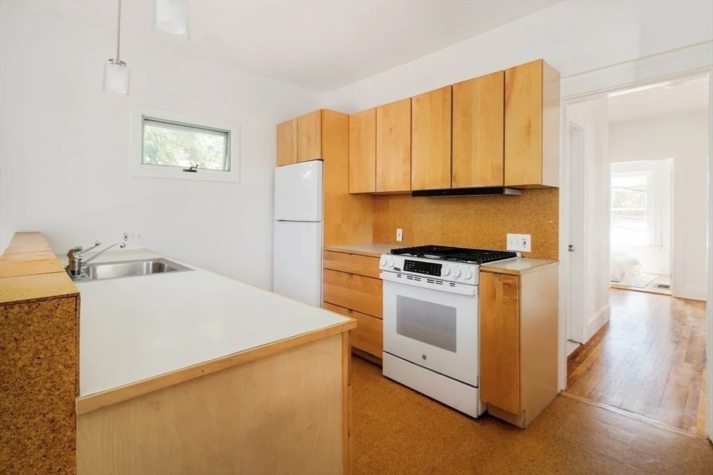3 bed, 1 bath apartment for rent at 25 Granite St Unit 2, Cambridgeport — photo 8 of 21