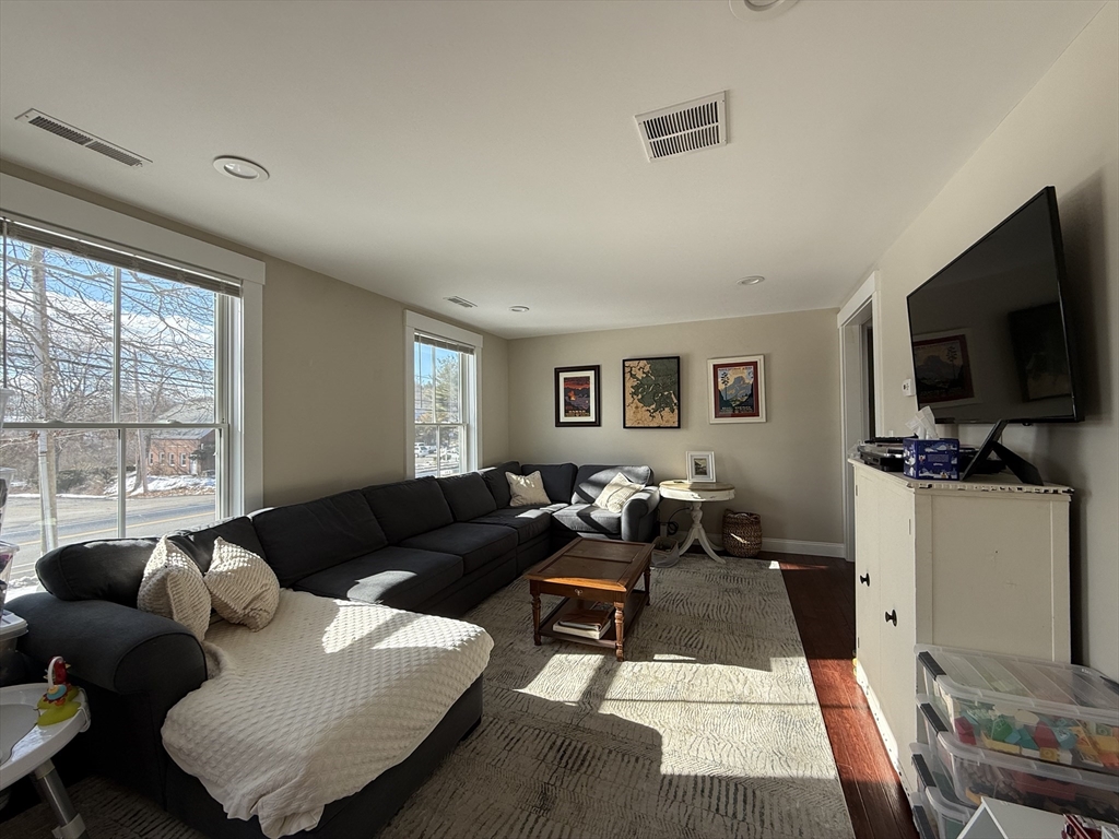 2 bed, 2 bath apartment for rent at 25 Great Rd Unit 25, Acton — photo 2 of 11