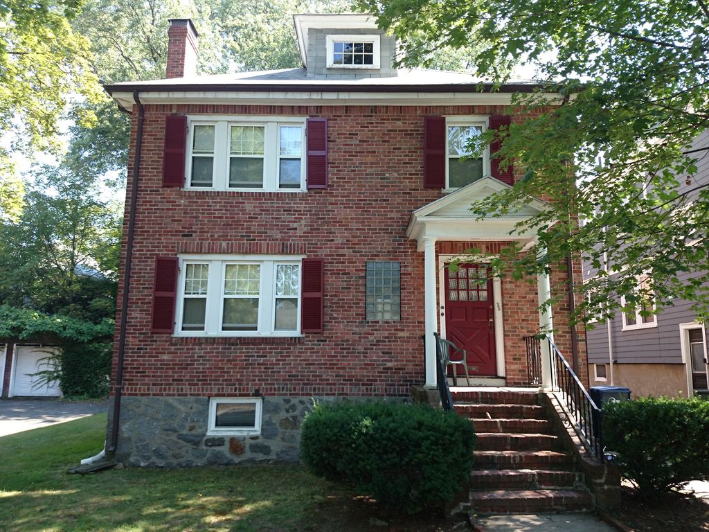 3 bed, 1.5 bath apartment for rent at 25 Greycliff Rd Unit 1, Brighton — photo 7 of 9