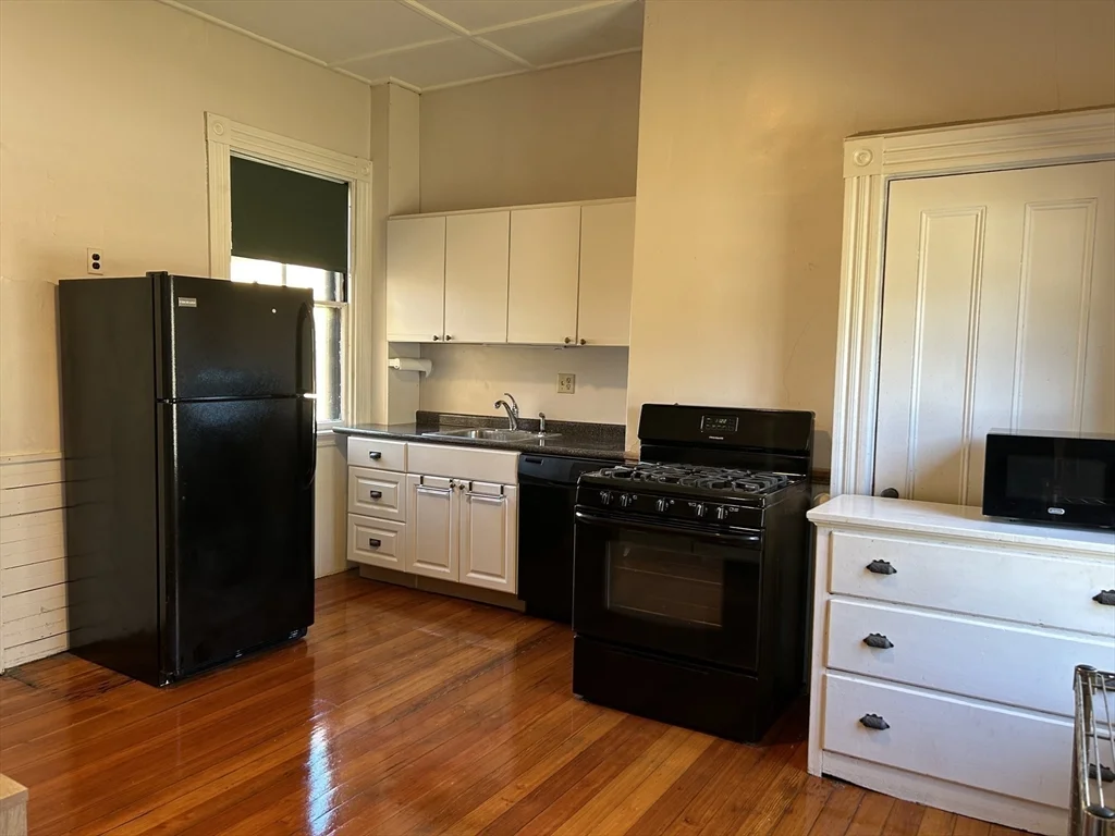1 bed, 1 bath apartment for rent at 25 Harley St Unit 1, Dorchester — photo 10 of 11