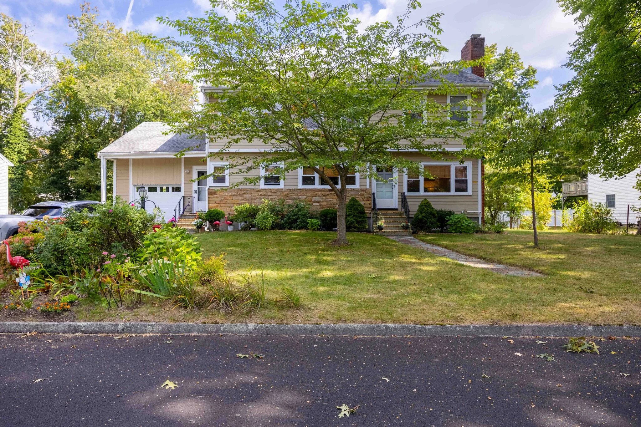 2 bed, 1 bath apartment for rent at 25 Harris Ave Unit 1, Wellesley — photo 1 of 19