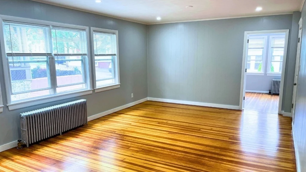 3 bed, 1 bath apartment for rent at 25 Hazel St Unit 1, Salem — photo 4 of 9