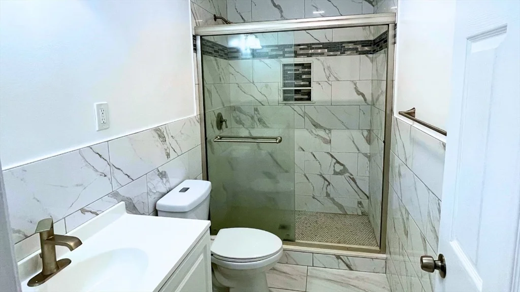 3 bed, 1 bath apartment for rent at 25 Hazel St Unit 1, Salem — photo 9 of 9