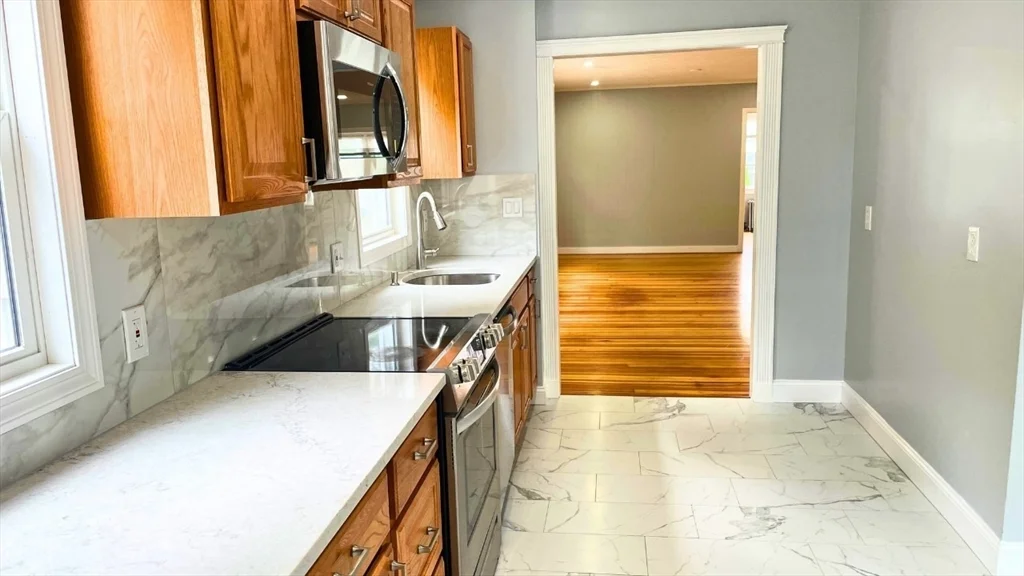 3 bed, 1 bath apartment for rent at 25 Hazel St Unit 1, Salem — photo 1 of 9
