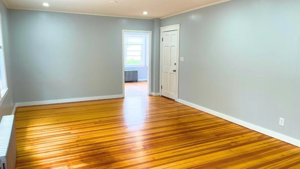 3 bed, 1 bath apartment for rent at 25 Hazel St Unit 1, Salem — photo 2 of 9