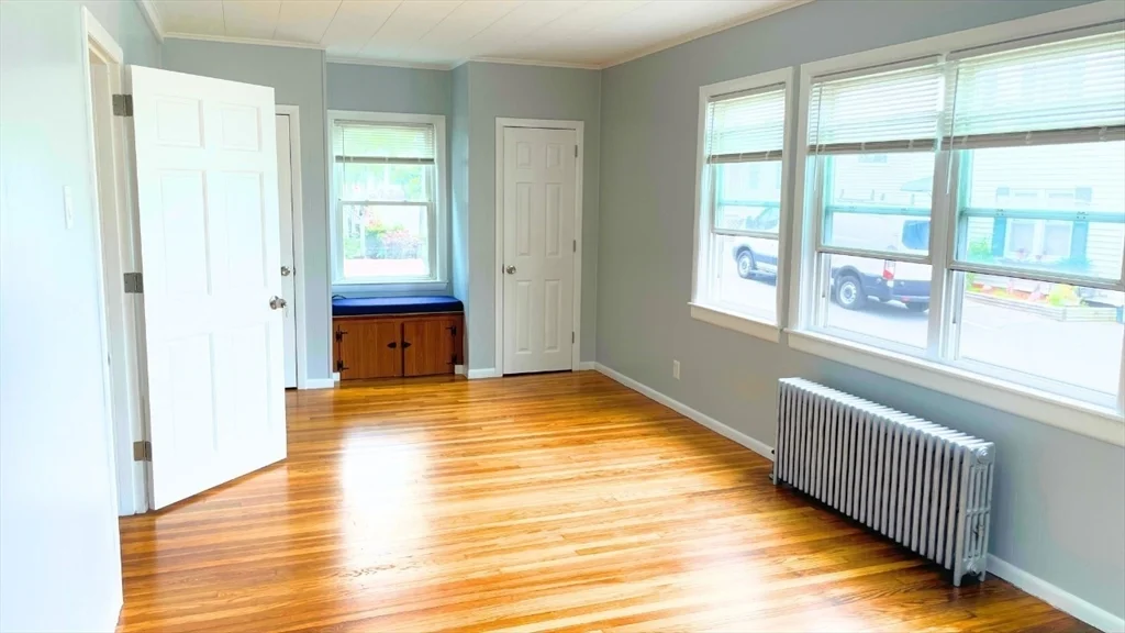 3 bed, 1 bath apartment for rent at 25 Hazel St Unit 1, Salem — photo 6 of 9