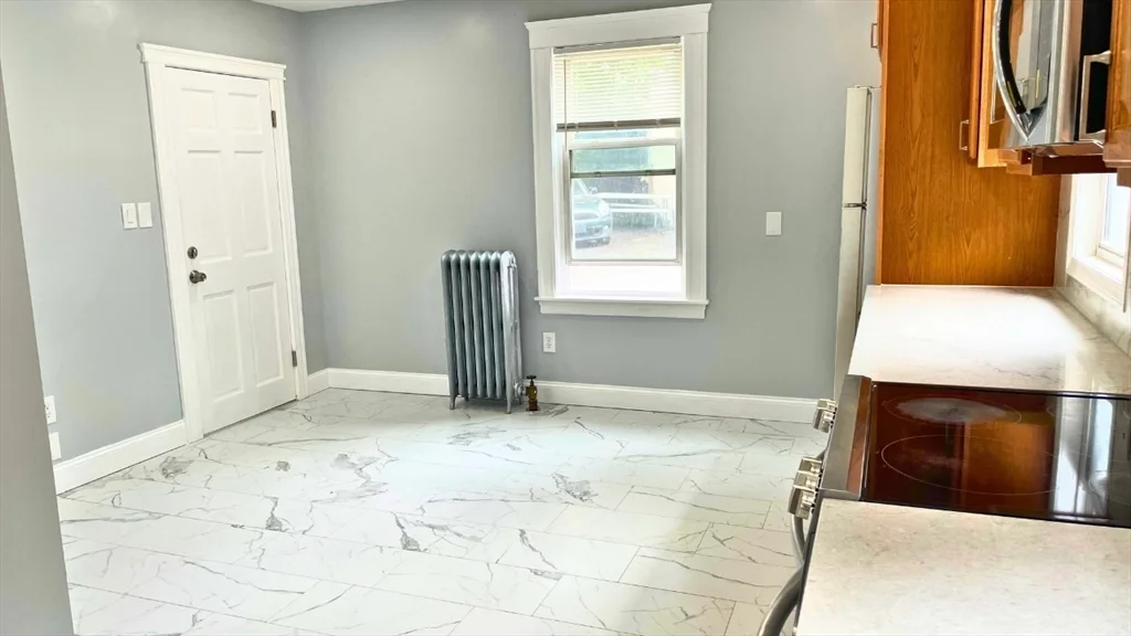 3 bed, 1 bath apartment for rent at 25 Hazel St Unit 1, Salem — photo 7 of 9