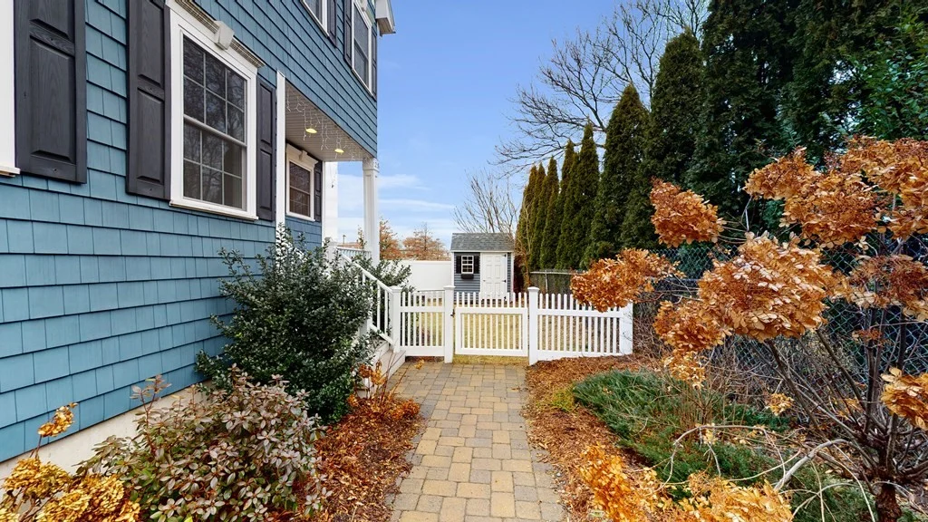 4 bed, 3 bath apartment for rent at 25 Hearn St Unit TH, Mount Auburn — photo 2 of 25