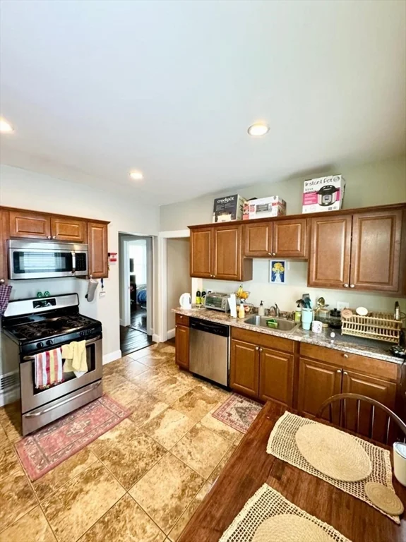 3 bed, 1 bath apartment for rent at 25 Hecla St Unit 2, Dorchester — photo 3 of 20