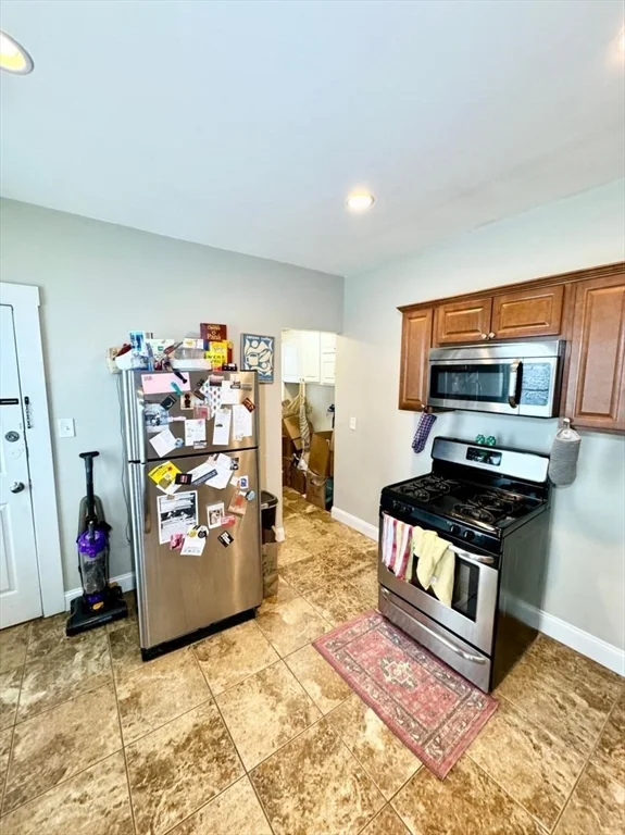 3 bed, 1 bath apartment for rent at 25 Hecla St Unit 2, Dorchester — photo 4 of 20