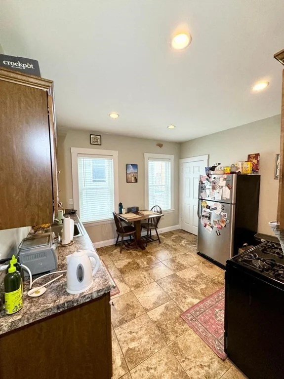3 bed, 1 bath apartment for rent at 25 Hecla St Unit 2, Dorchester — photo 6 of 20