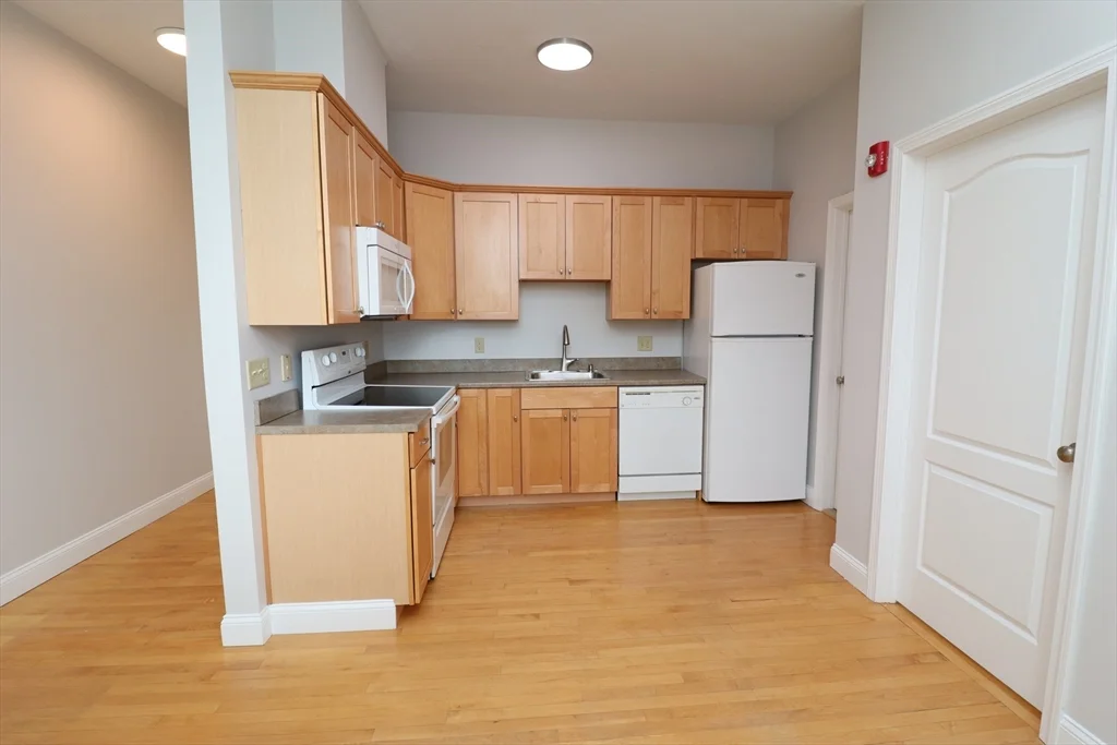 1 bed, 1 bath apartment for rent at 25 High St Unit 204, Clinton — photo 9 of 13