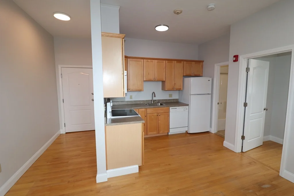 1 bed, 1 bath apartment for rent at 25 High St Unit 204, Clinton — photo 3 of 13