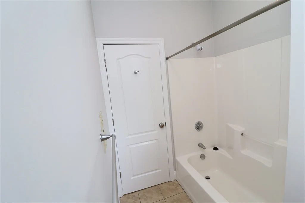 1 bed, 1 bath apartment for rent at 25 High St Unit 204, Clinton — photo 8 of 13