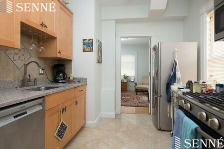 2.5 bed, 1.5 bath apartment for rent at 25 Highland Ave Unit 2, Mid Cambridge — photo 1 of 12