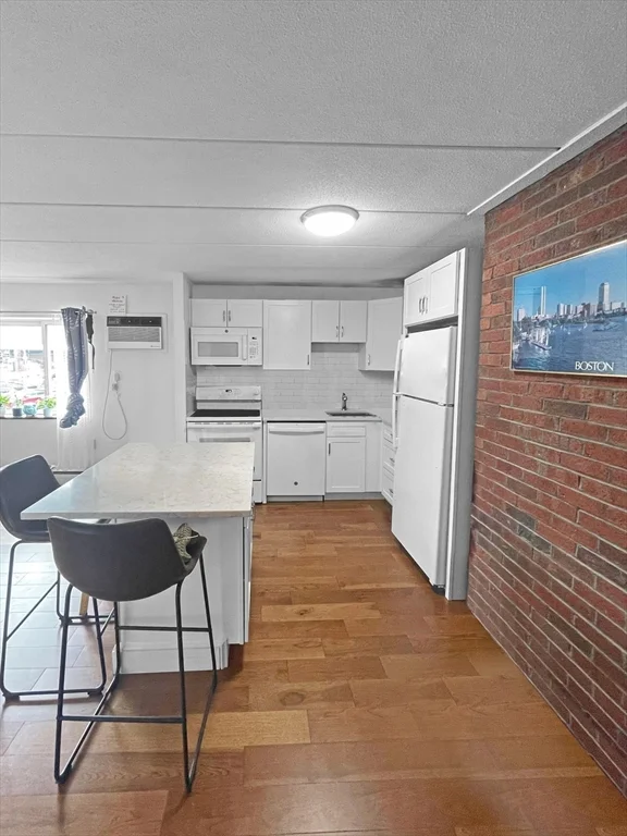 1 bed, 1 bath apartment for rent at 25 Homer Unit 2-4, West Cambridge — photo 2 of 10