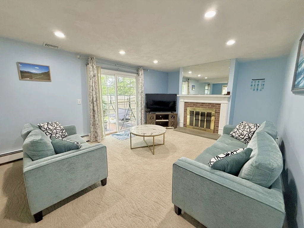 3 bed, 1 bath apartment for rent at 25 Homeward Ln Unit 25, Natick — photo 1 of 16