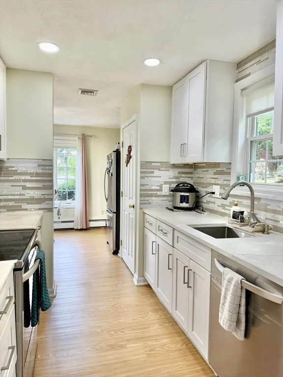 3 bed, 1 bath apartment for rent at 25 Homeward Ln Unit 25, Natick — photo 4 of 16