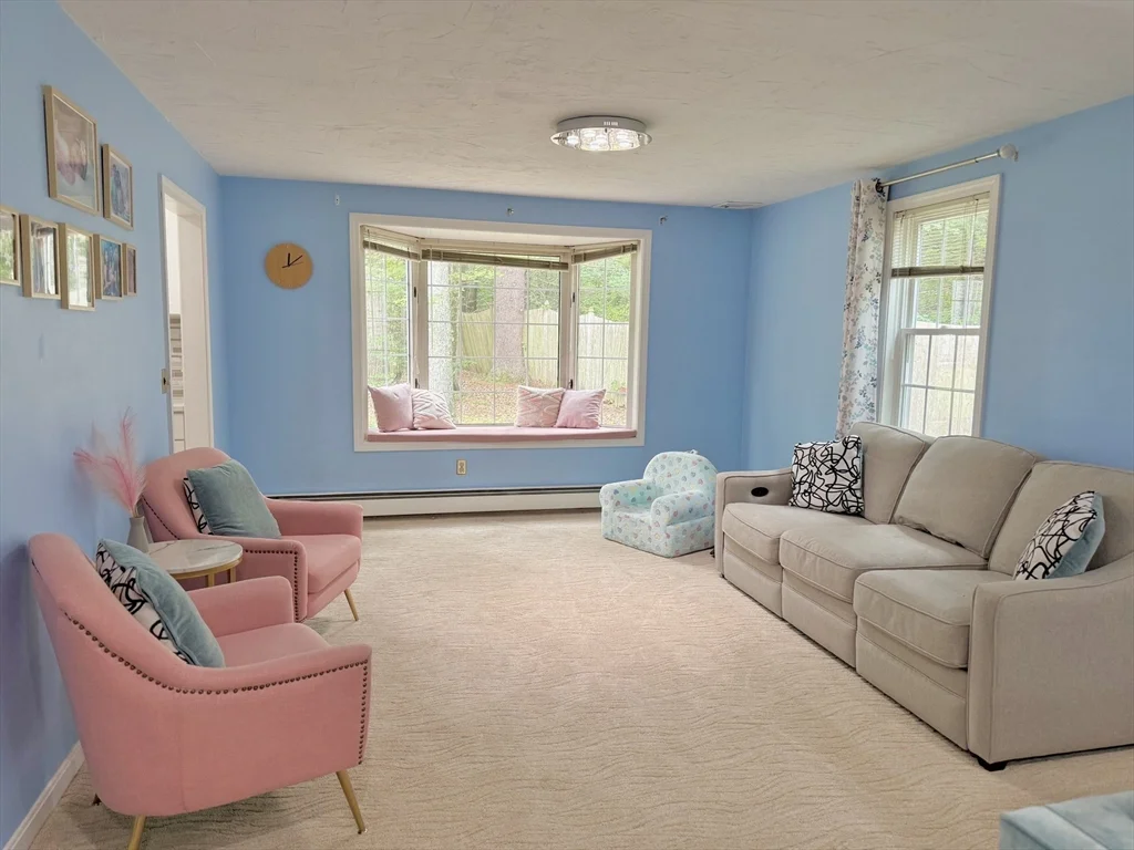 3 bed, 1 bath apartment for rent at 25 Homeward Ln Unit 25, Natick — photo 2 of 16