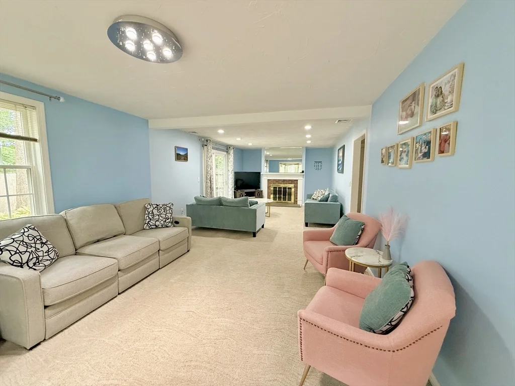 3 bed, 1 bath apartment for rent at 25 Homeward Ln Unit 25, Natick — photo 3 of 16