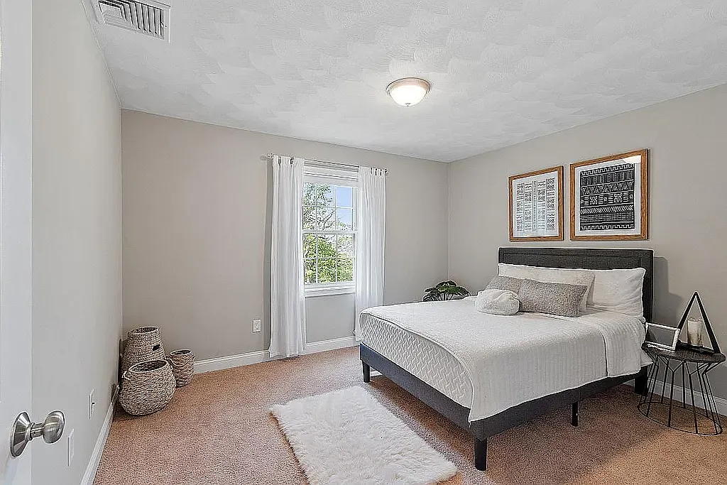 4 bed, 1 bath apartment for rent at 25 Hopkins St Unit 2, Revere — photo 10 of 14