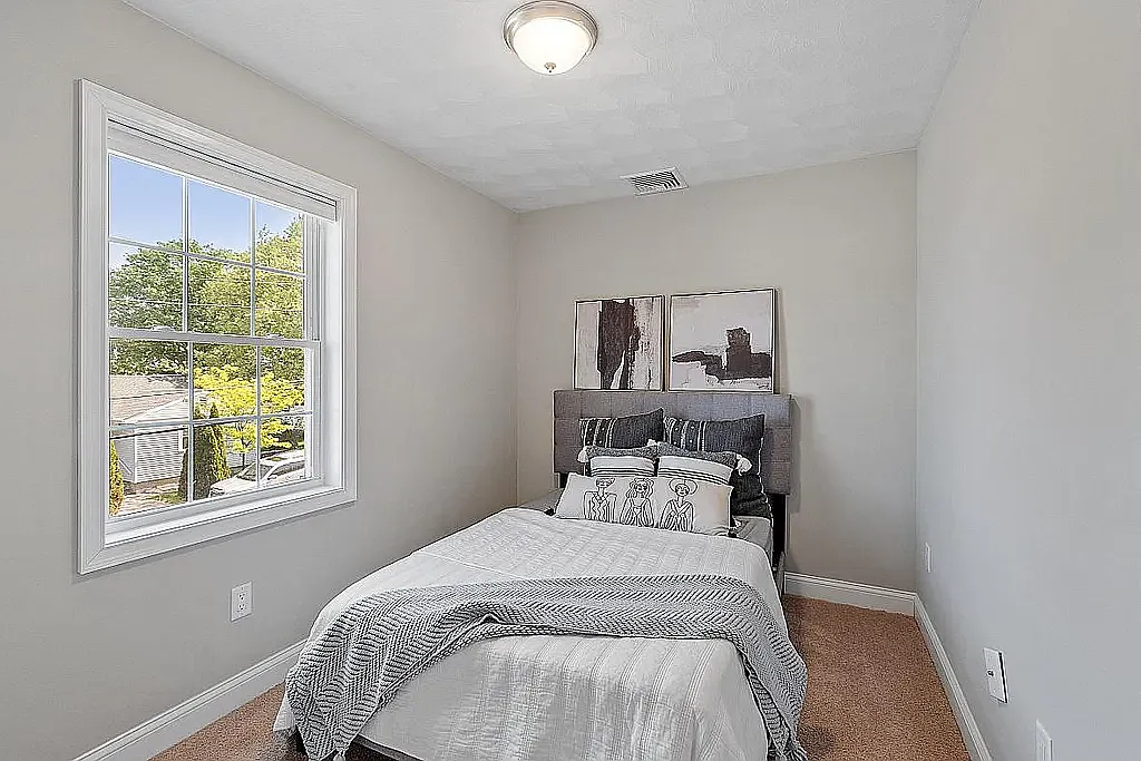 4 bed, 1 bath apartment for rent at 25 Hopkins St Unit 2, Revere — photo 8 of 14