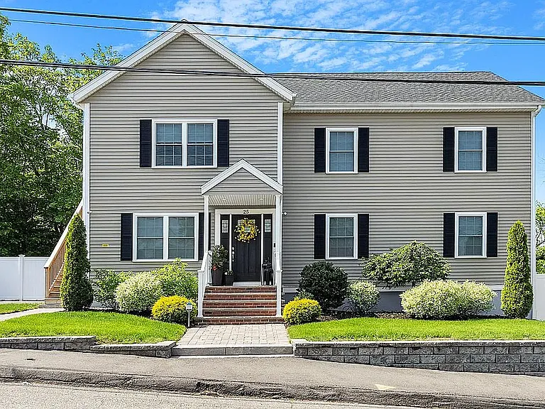 4 bed, 1 bath apartment for rent at 25 Hopkins St Unit 2, Revere — photo 1 of 14